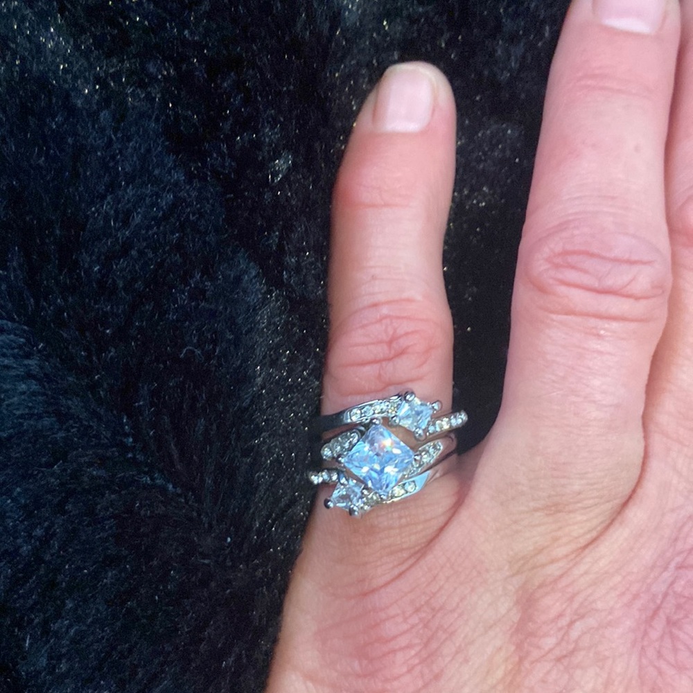 Amazing three peice stacked similuated fine cut diamond ring in sterling silver